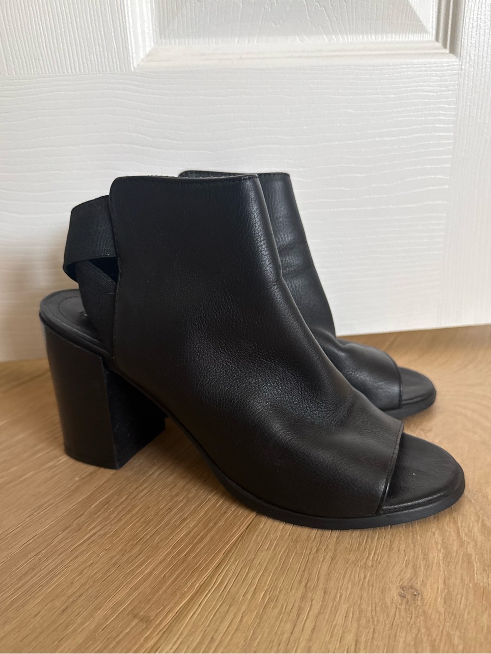 Steve Madden Womens Sz 8 Mindy Chunky Block Heel Black Leather Open Toe Bootie